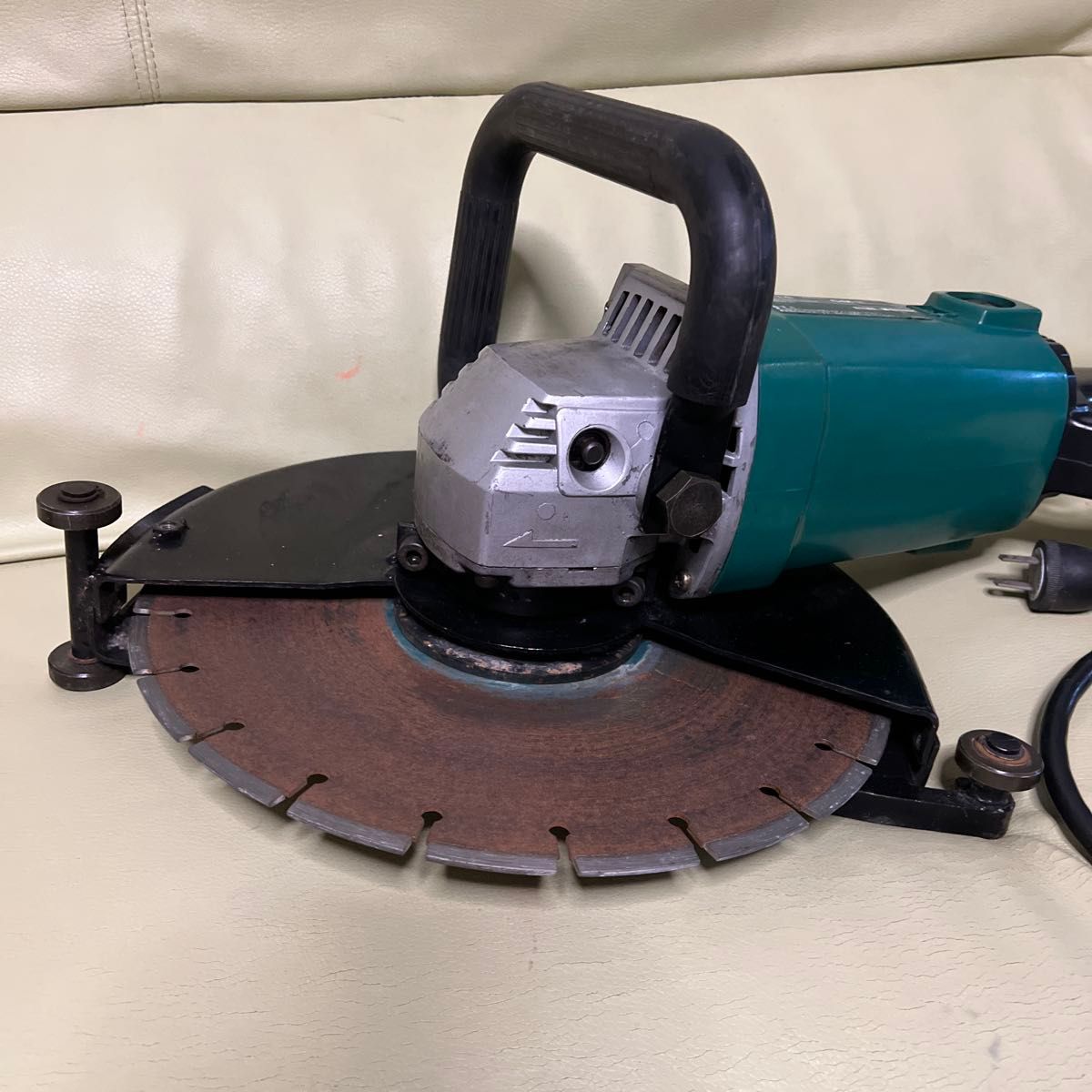 ジャンク品 日立工機 280mm コンクリートカッター CM11 カーボン ジャンク品 日立工機 280mm コンクリートカッター CM11 カーボン