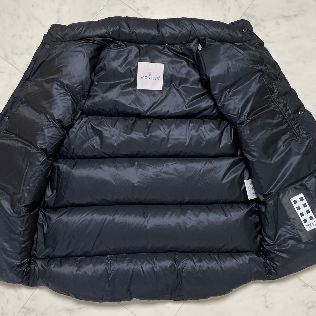 美品☆ MONCLER × FRAGMENT モンクレール フラグメント ABENE 美品☆ MONCLER × FRAGMENT モンクレール フラグメント ABENE
