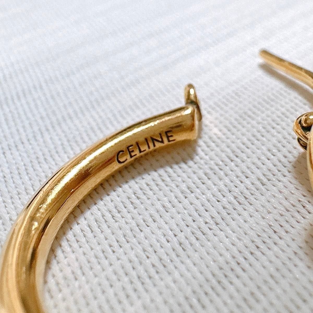 CELINE セリーヌ ノット スモールフープ ピアス イヤリング 片耳 CELINE セリーヌ ノット スモールフープ ピアス イヤリング 片耳