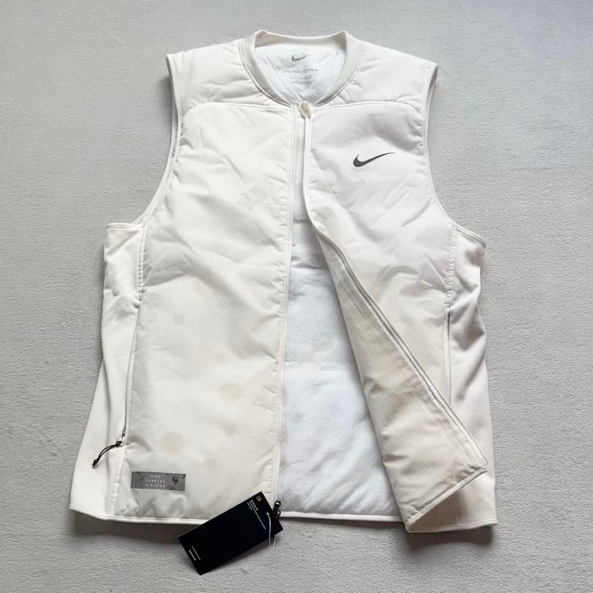 NIKE THERMA-FIT ナイキ ランディビジョン エアロレイヤー ドット柄 ベスト 中綿 ランニング ゴルフ 新品 M