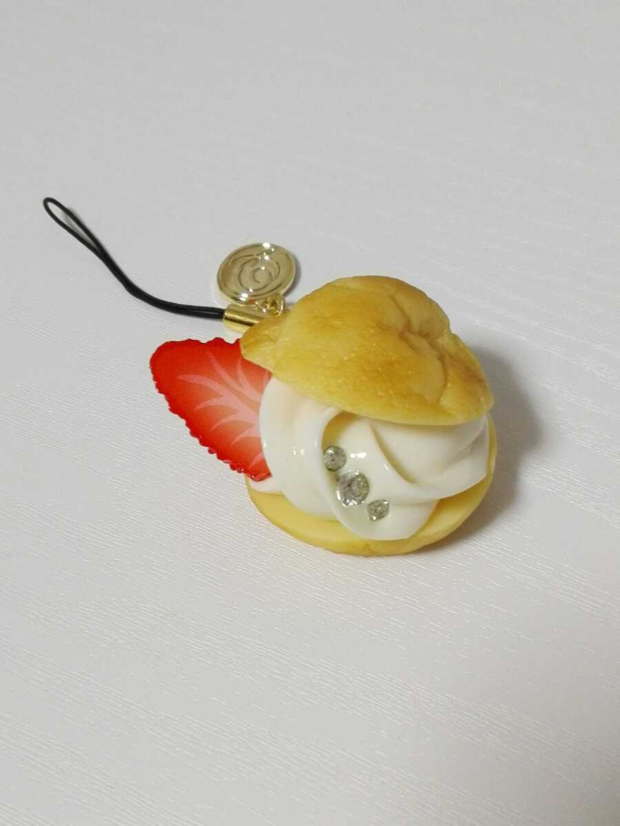 Q-pot cream puff white strawberry strap choux a la creme Strap Fresh Cream