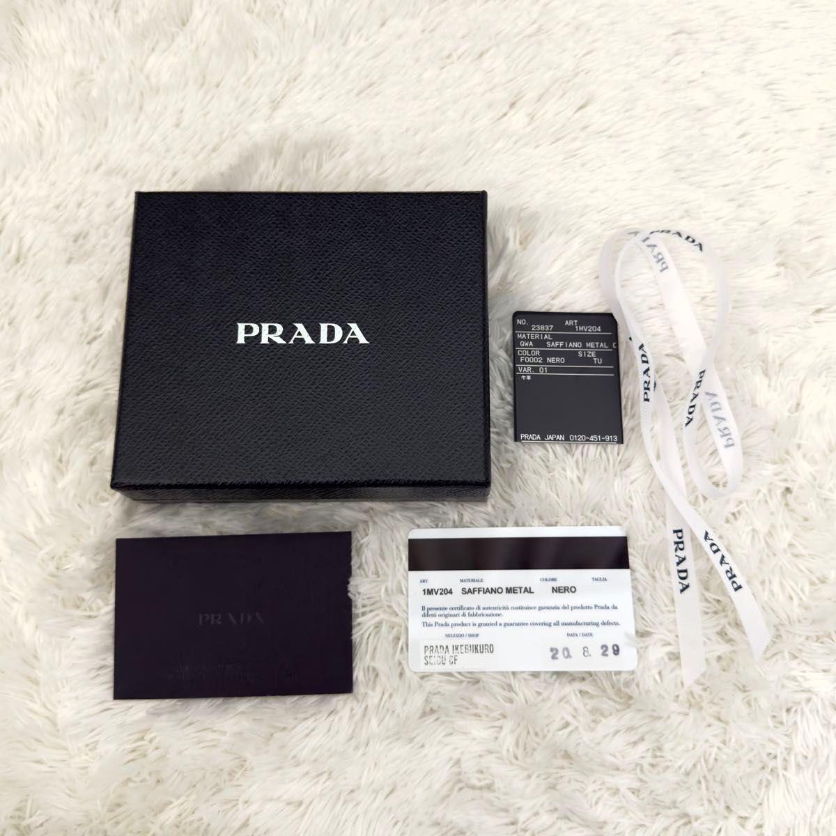 美品 RFID搭載 PRADA プラダ サフィアーノレザー 財布 二つ折り 美品 RFID搭載 PRADA プラダ サフィアーノレザー 財布 二つ折り