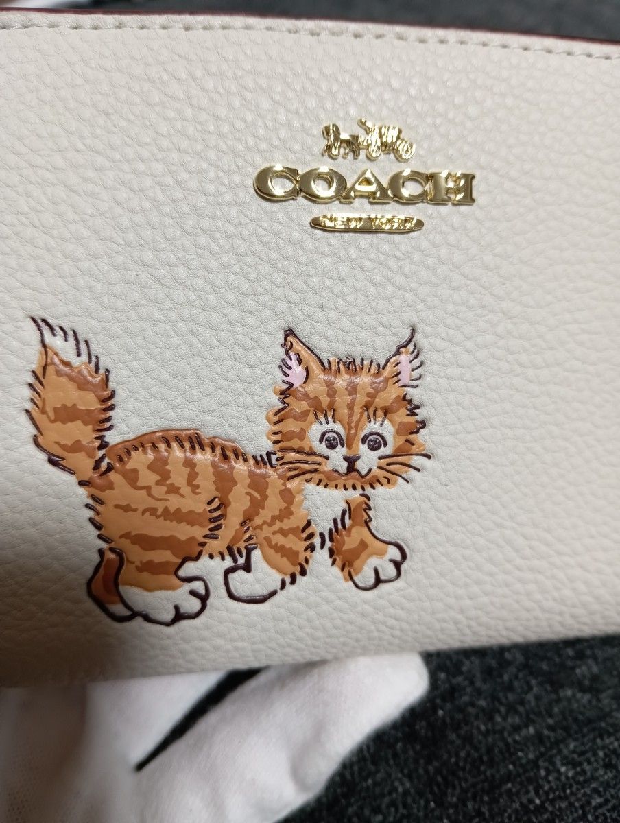 新品未使用】コーチ 折り財布 ダンシングキトゥン ホワイト 白色 新品未使用】コーチ 折り財布 ダンシングキトゥン ホワイト 白色