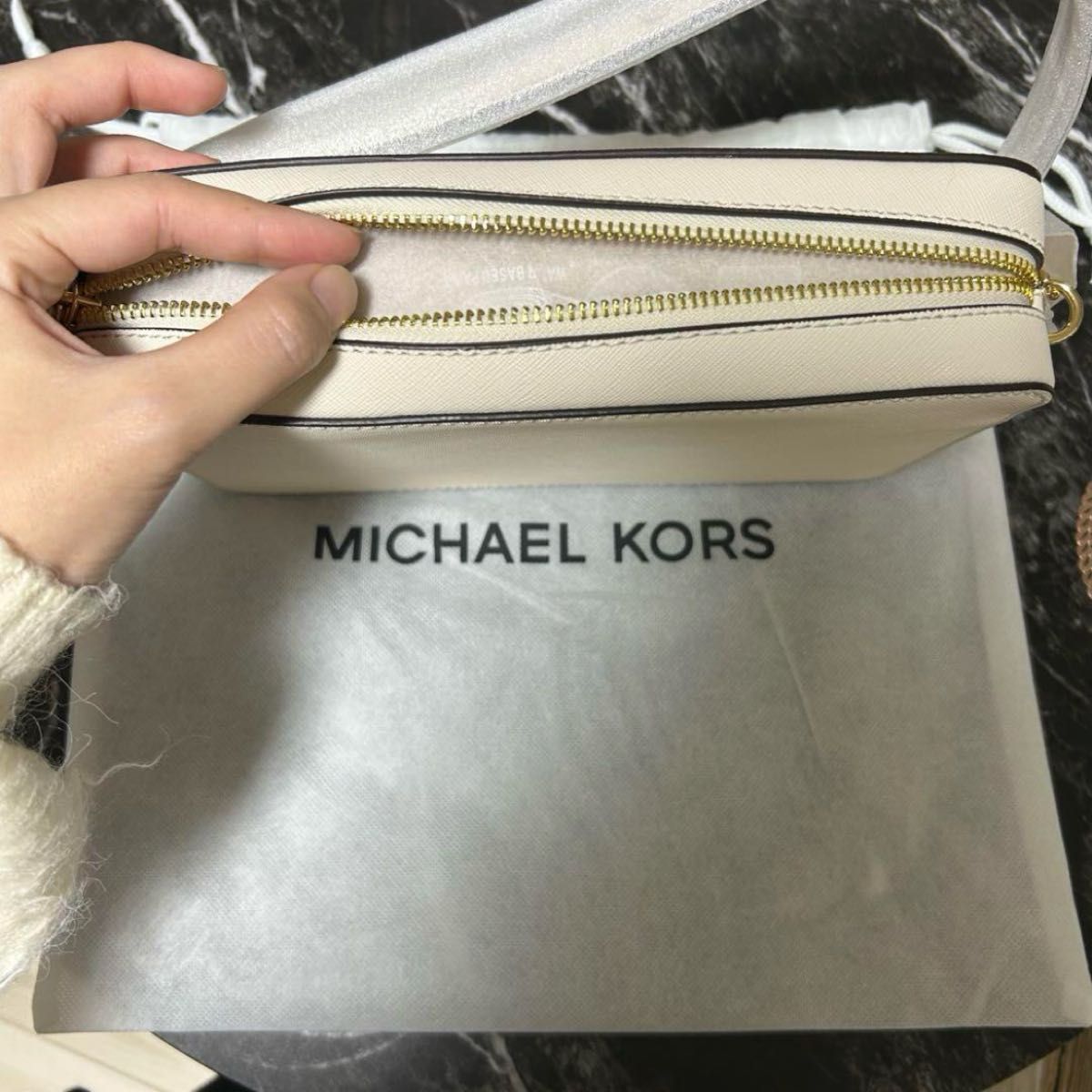 新品】MICHAEL KORS ホワイト マイケルコース ショルダーバッグ 新品】MICHAEL KORS ホワイト マイケルコース ショルダーバッグ