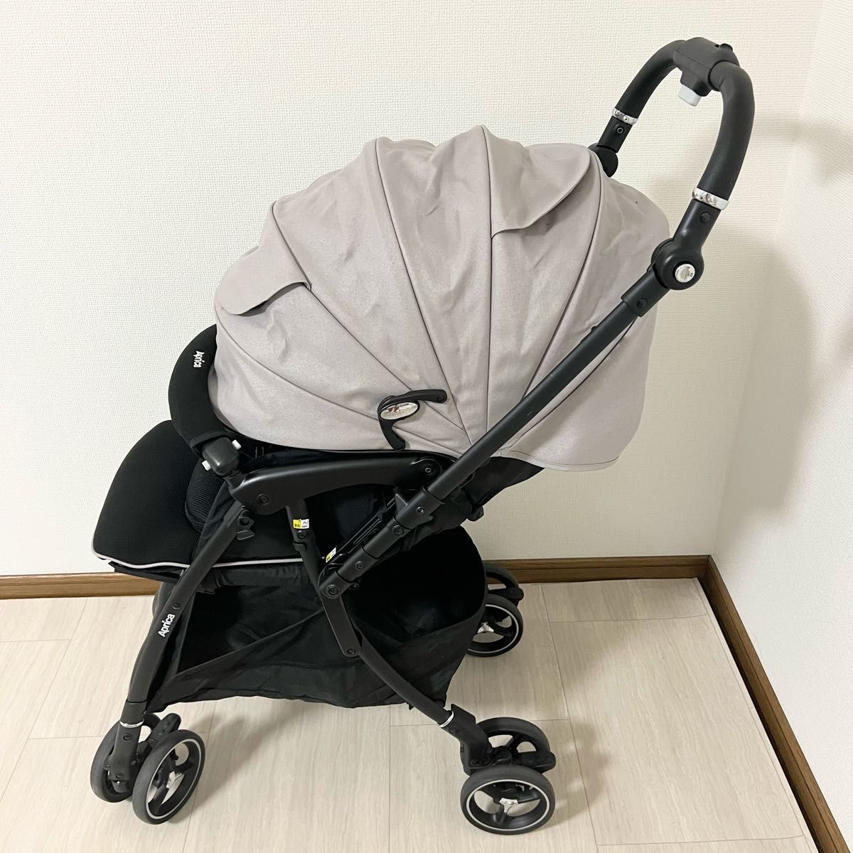 美品 Aprica ラクーナ クッション フリー プラス AB 2023年