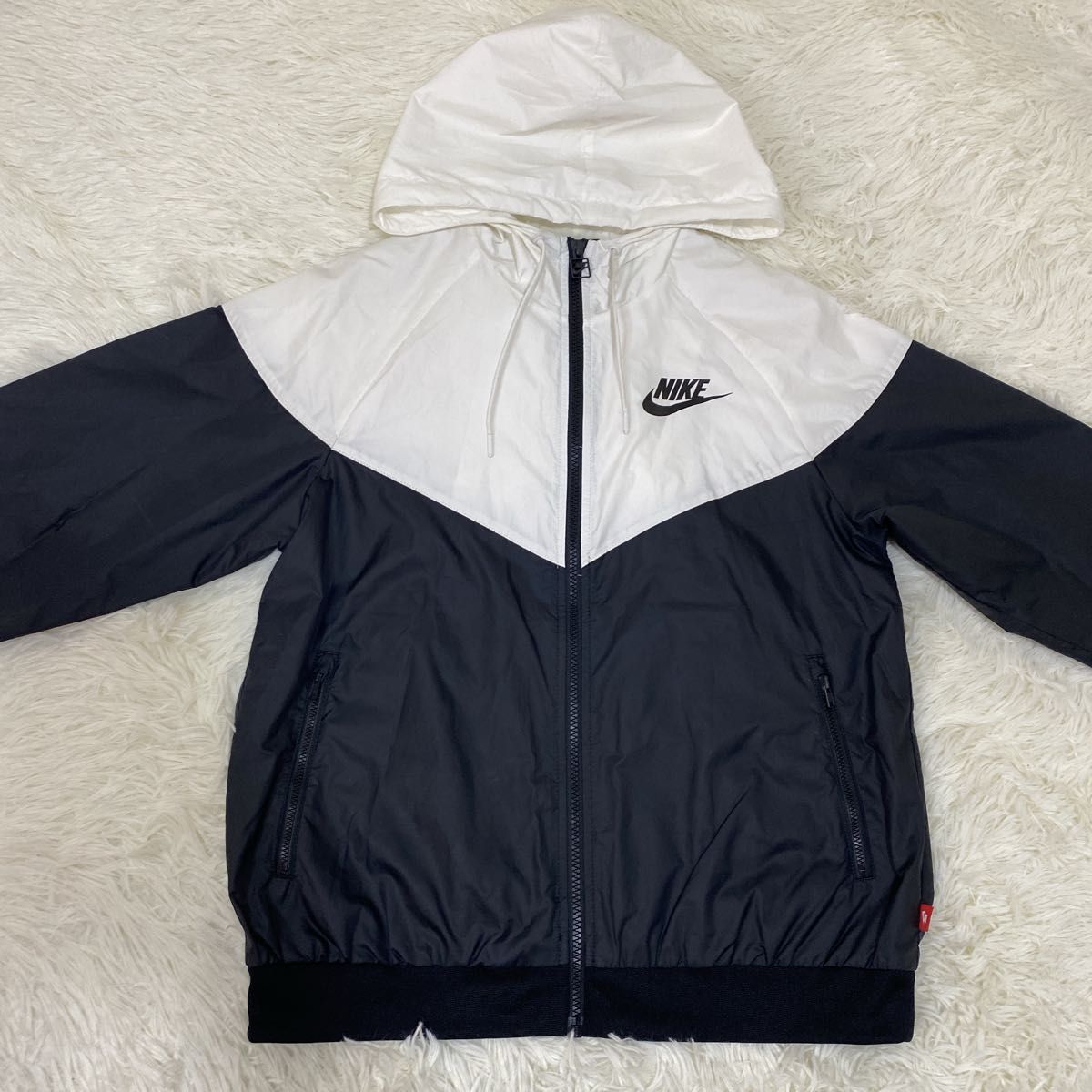 美品 NIKE ナイキ ナイロンジャケット ウインドブレーカー 白黒 美品 NIKE ナイキ ナイロンジャケット ウインドブレーカー 白黒