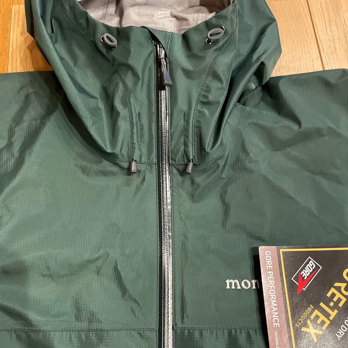 新品未使用 モンベルGORE-TEX レインダンサージャケット 新品未使用 モンベルGORE-TEX レインダンサージャケット