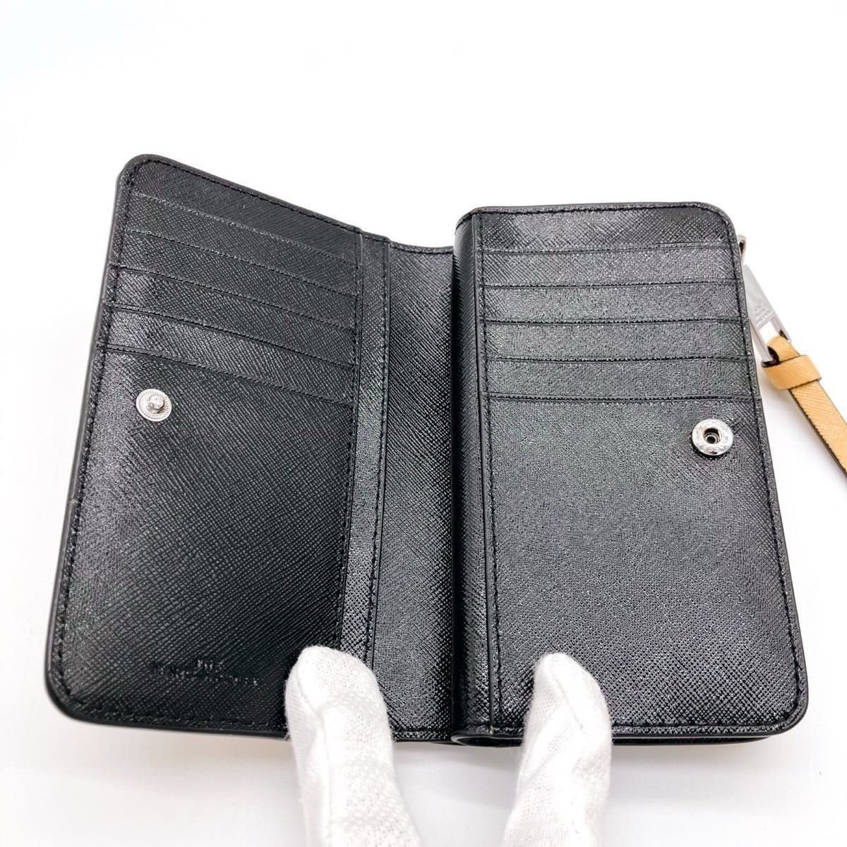 希少】【美品】MARC JACOBS マークジェイコブス 二つ折り財布 希少】【美品】MARC JACOBS マークジェイコブス 二つ折り財布
