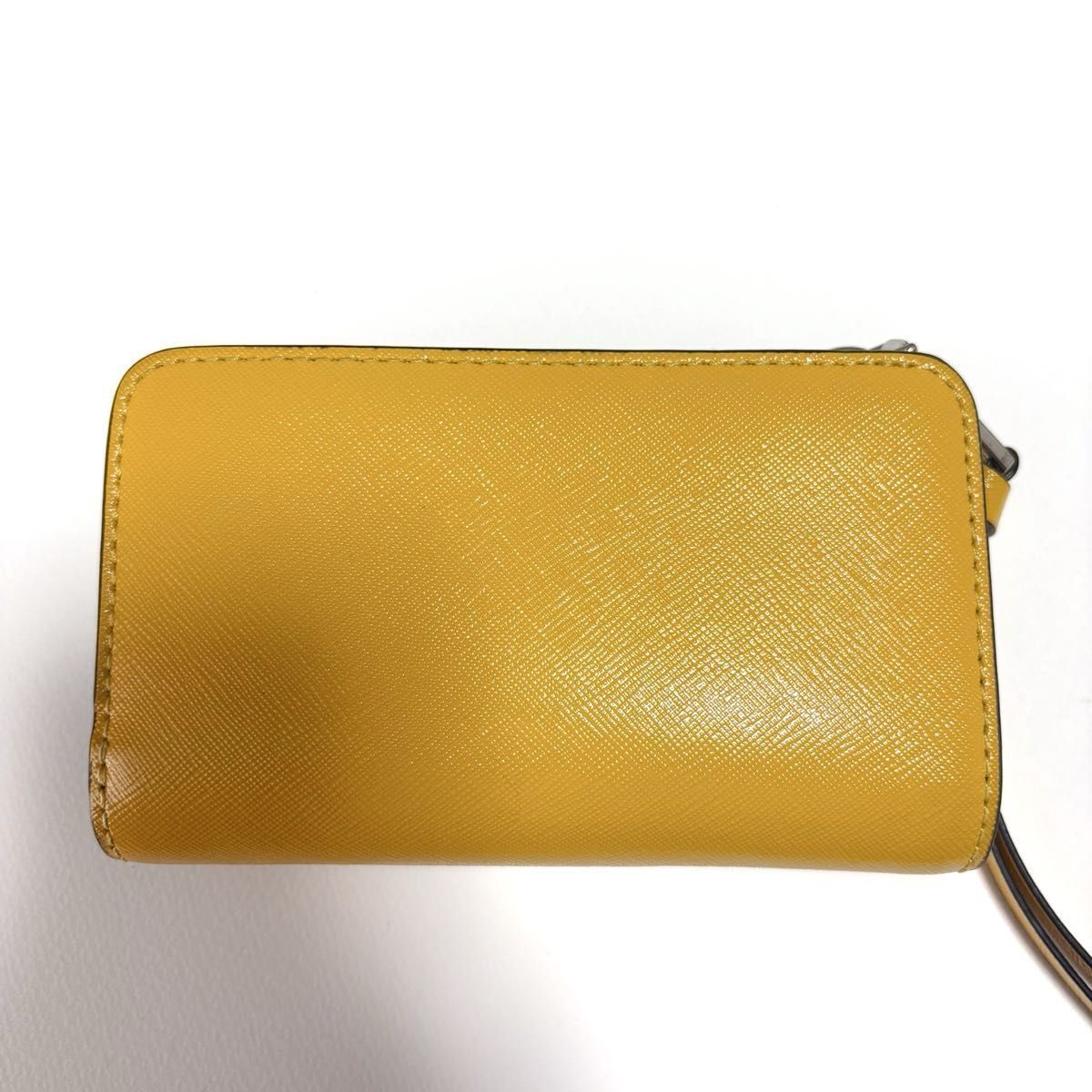 希少】【美品】MARC JACOBS マークジェイコブス 二つ折り財布 希少】【美品】MARC JACOBS マークジェイコブス 二つ折り財布