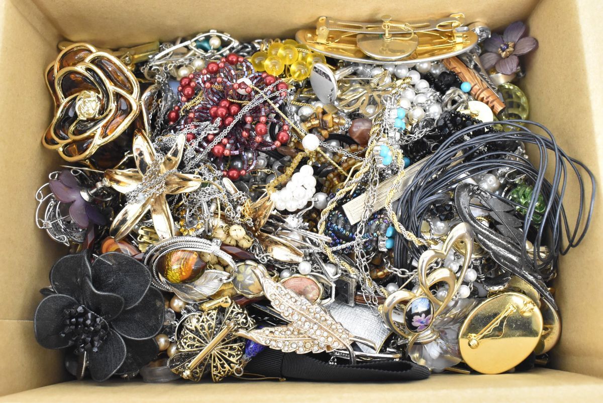 1円~ 大量イミテーション アクセサリー セット まとめて 総重量 1円~ 大量イミテーション アクセサリー セット まとめて 総重量