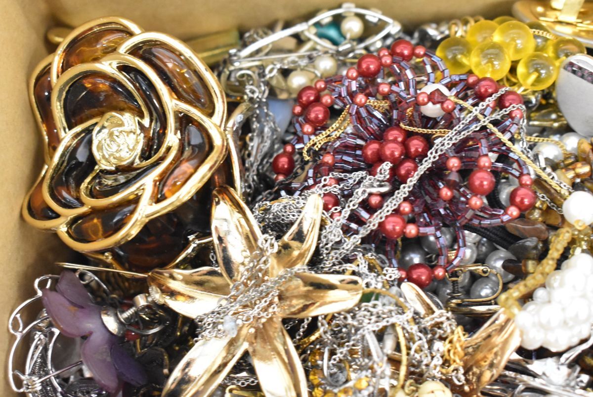 1円~ 大量イミテーション アクセサリー セット まとめて 総重量 1円~ 大量イミテーション アクセサリー セット まとめて 総重量