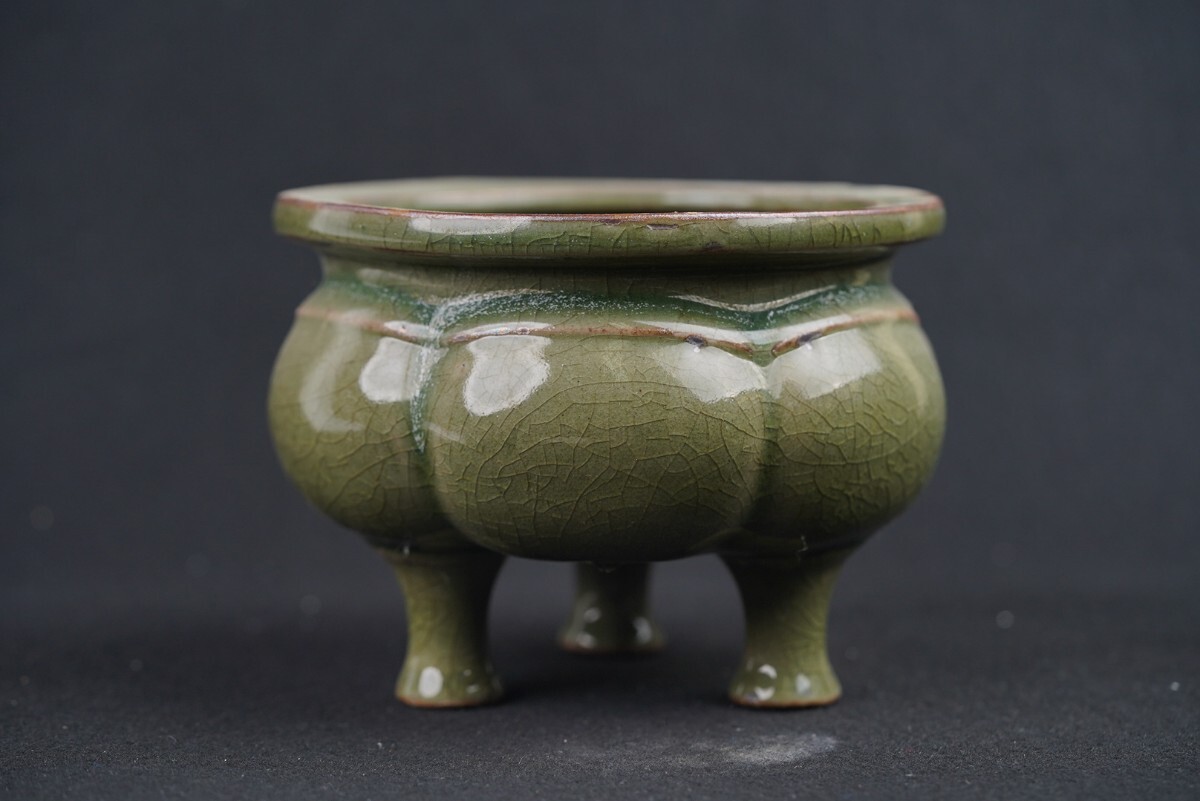 中国古美術 龍泉窯 青磁葡萄紋茶碗 茶道具 古玩 骨董 美術品 骨董品 中国古美術 龍泉窯 青磁葡萄紋茶碗 茶道具 古玩 骨董 美術品 骨董品
