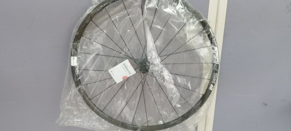 9860円 DT SWISS P1800 SPLINE フロントホイール 700c センター 9860円 DT SWISS P1800 SPLINE フロントホイール 700c センター