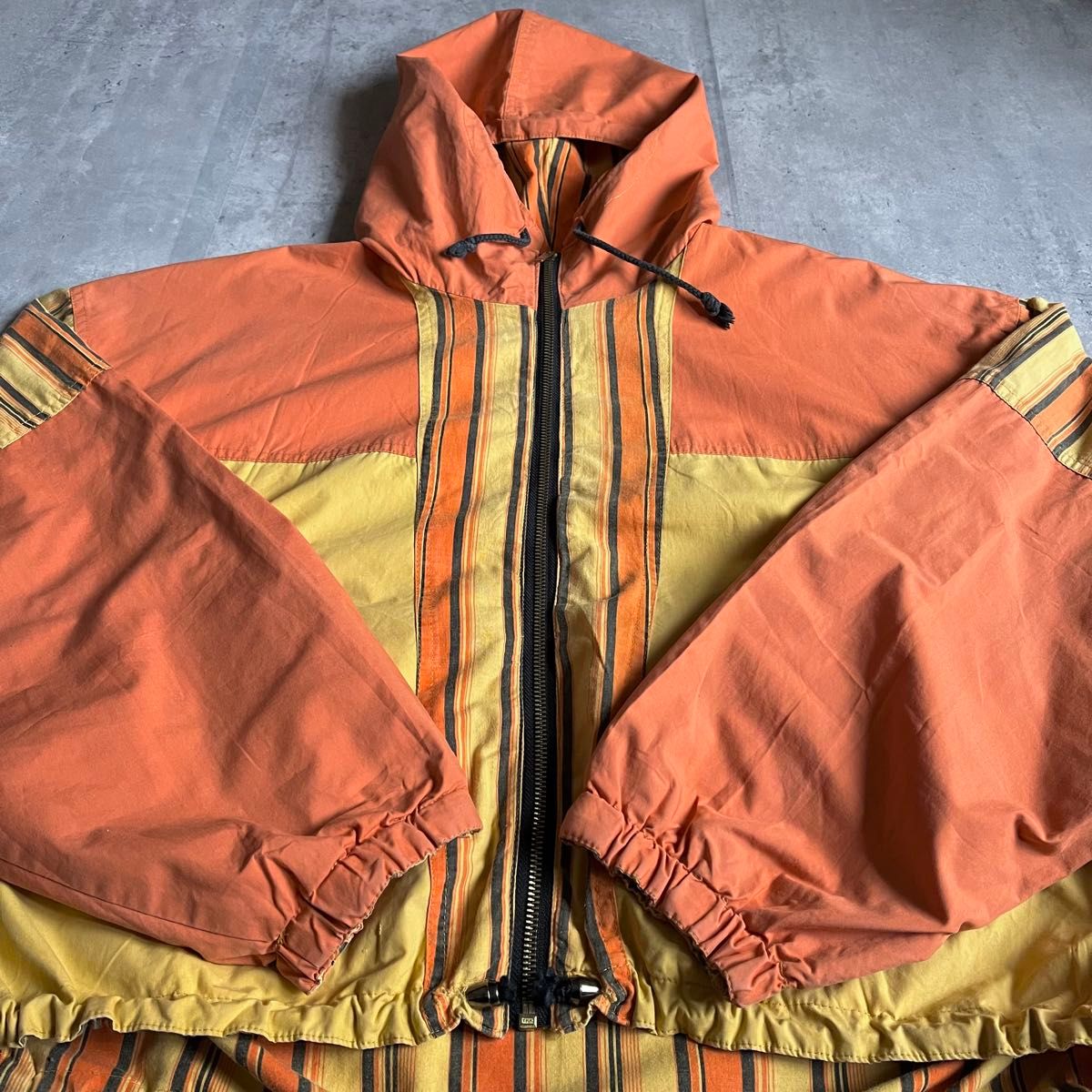 80s vintage】ジップパーカー 超短丈 片爪YKK ボックス 古着 80s vintage】ジップパーカー 超短丈 片爪YKK ボックス 古着