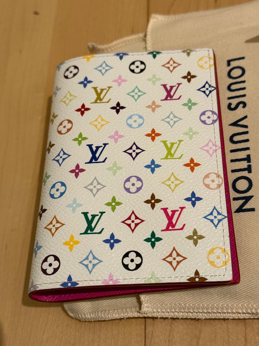 ルイヴィトン 村上隆 コラボ LV × TM パスポートカバー クー ルイヴィトン 村上隆 コラボ LV × TM パスポートカバー クー