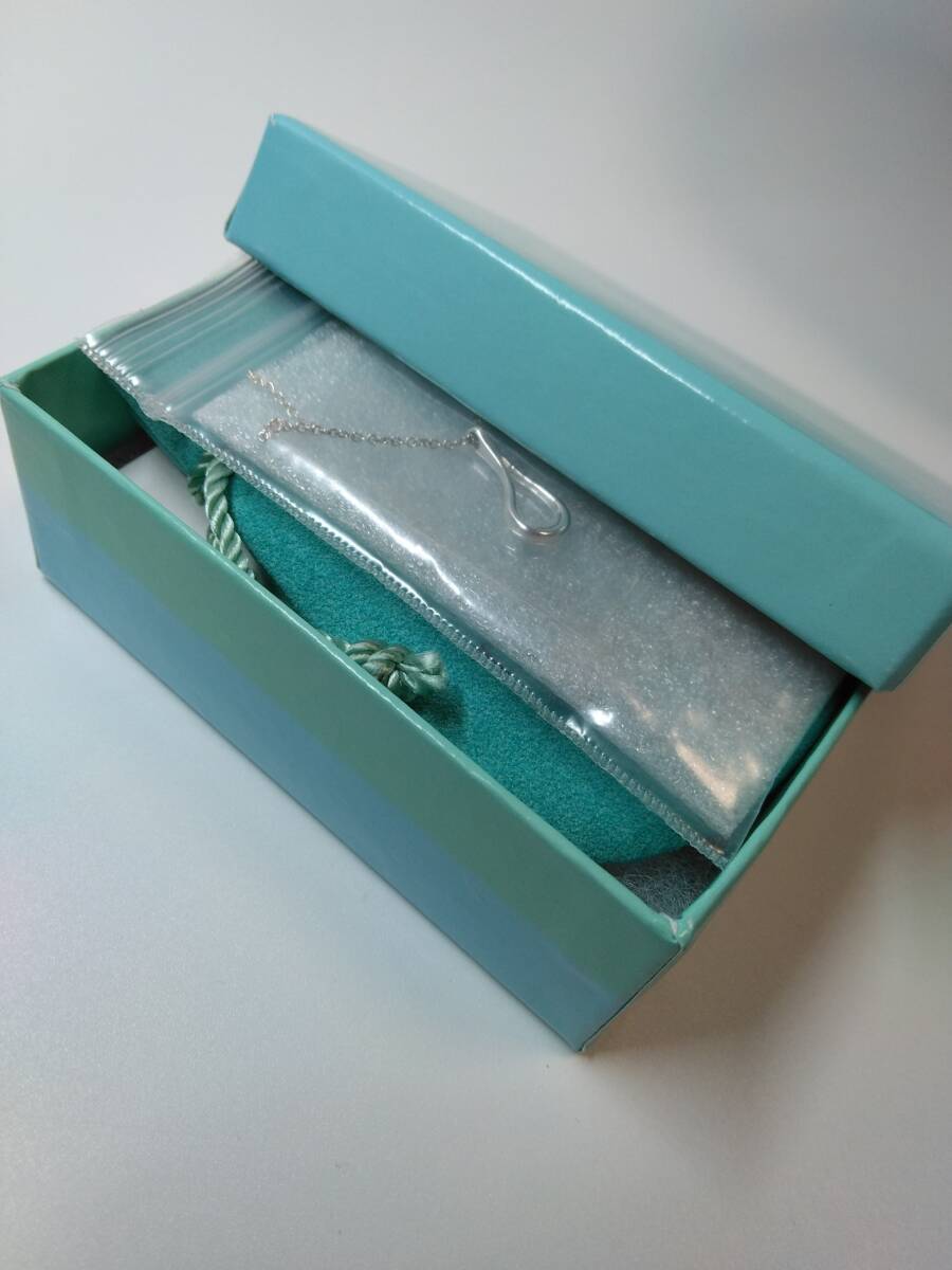 箱に色褪せが見られます。
