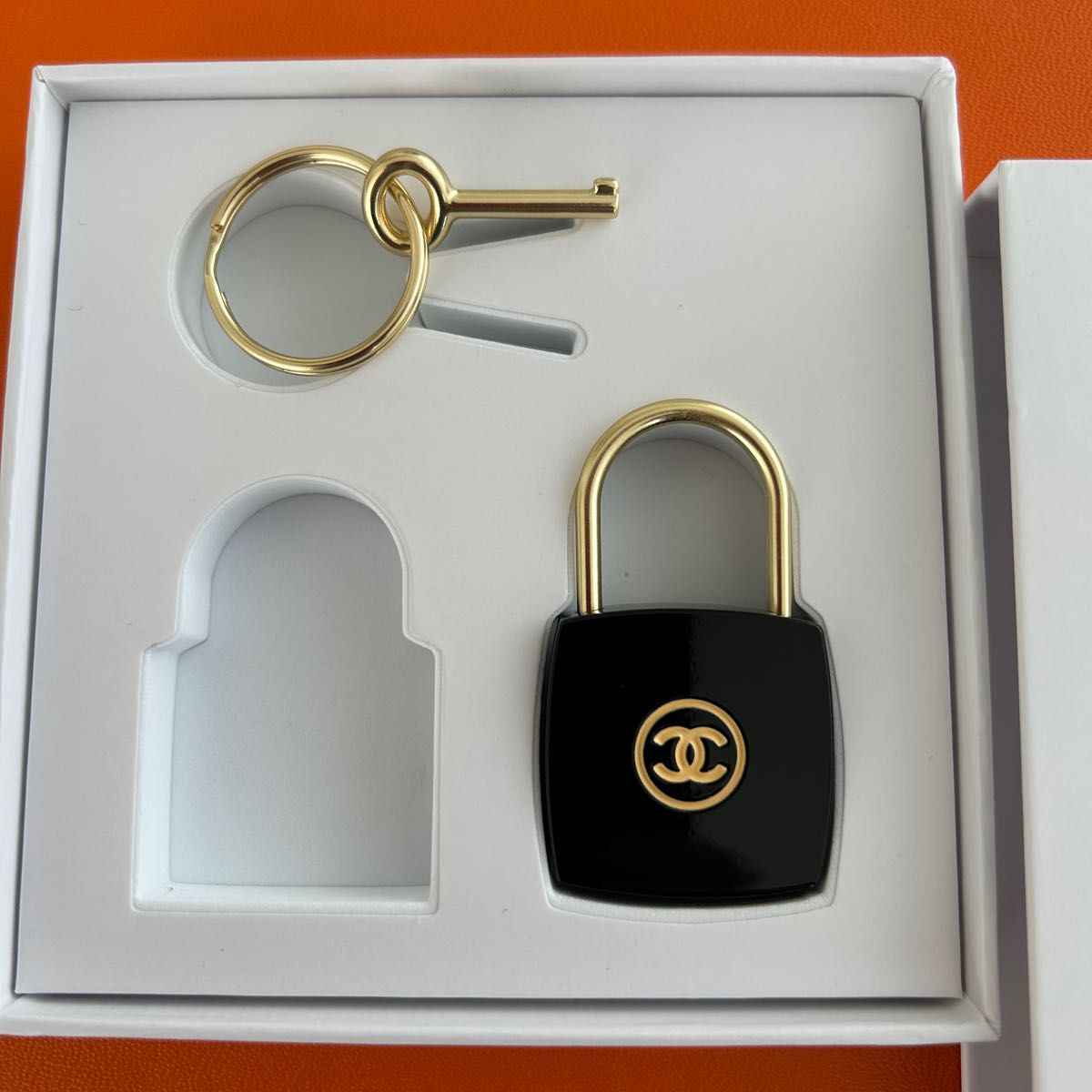新作グッ 2024 CHANEL シャネル ノベルティ キーホルダー ラ 新作グッ 2024 CHANEL シャネル ノベルティ キーホルダー ラ