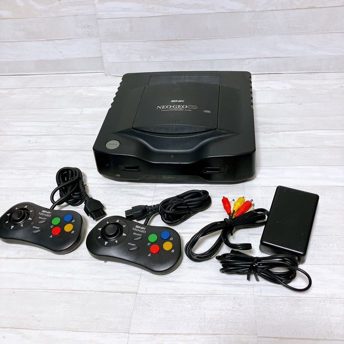 SNK NEO-GEO CD ネオジオCD ゲーム機 家庭用 コントローラー2体 SNK NEO-GEO CD ネオジオCD ゲーム機 家庭用 コントローラー2体