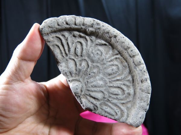 豊富な商品から 韓国 朝鮮 新羅瓦② 遺跡発掘品 瓦 屋根 素焼き 陶器 素焼