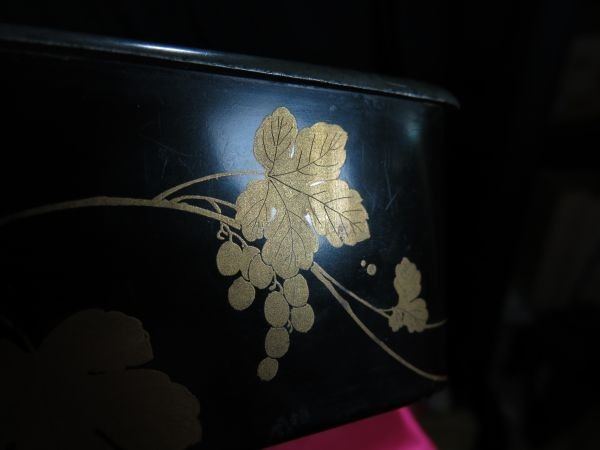 葡萄蒔絵錫縁乱箱 桃山～江戸初期 17世紀 漆工 漆器 蒔絵 黒塗り 漆 うるし 手箱