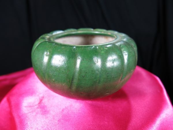 阿古陀形緑釉香炉　遼時代　中国　陶器　焼き物　釉薬　遺跡発掘品