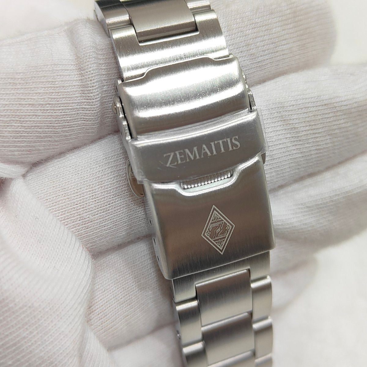 極美品】ZEMAITIS ゼマイティス 腕時計 ZWMF235 メタルフロント 極美品】ZEMAITIS ゼマイティス 腕時計 ZWMF235 メタルフロント