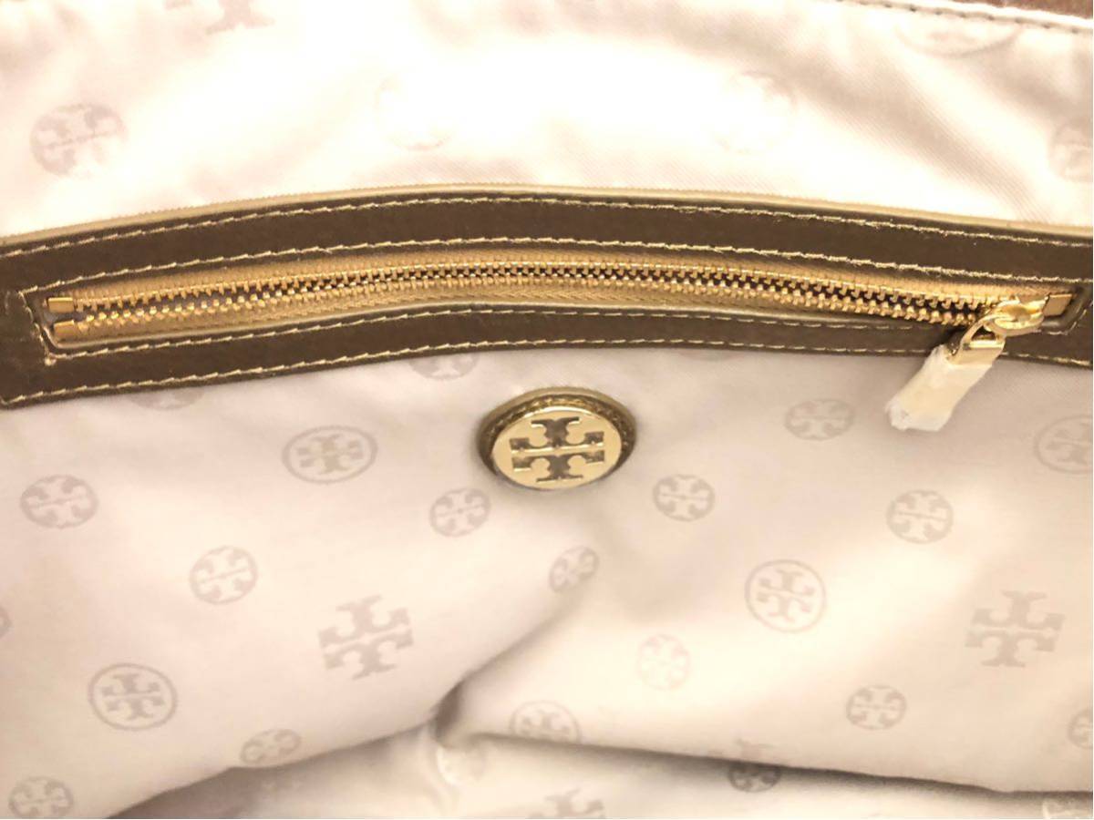 美品 ■ TORY BURCH ■ トリーバーチ ■ フェルト ウール製 ＆ レザー製 ・ ショルダー トートバッグ ■ キャラメルブラウン系 ■ 送料無料_内側には　ゴールド色 ロゴプレート 付き♪