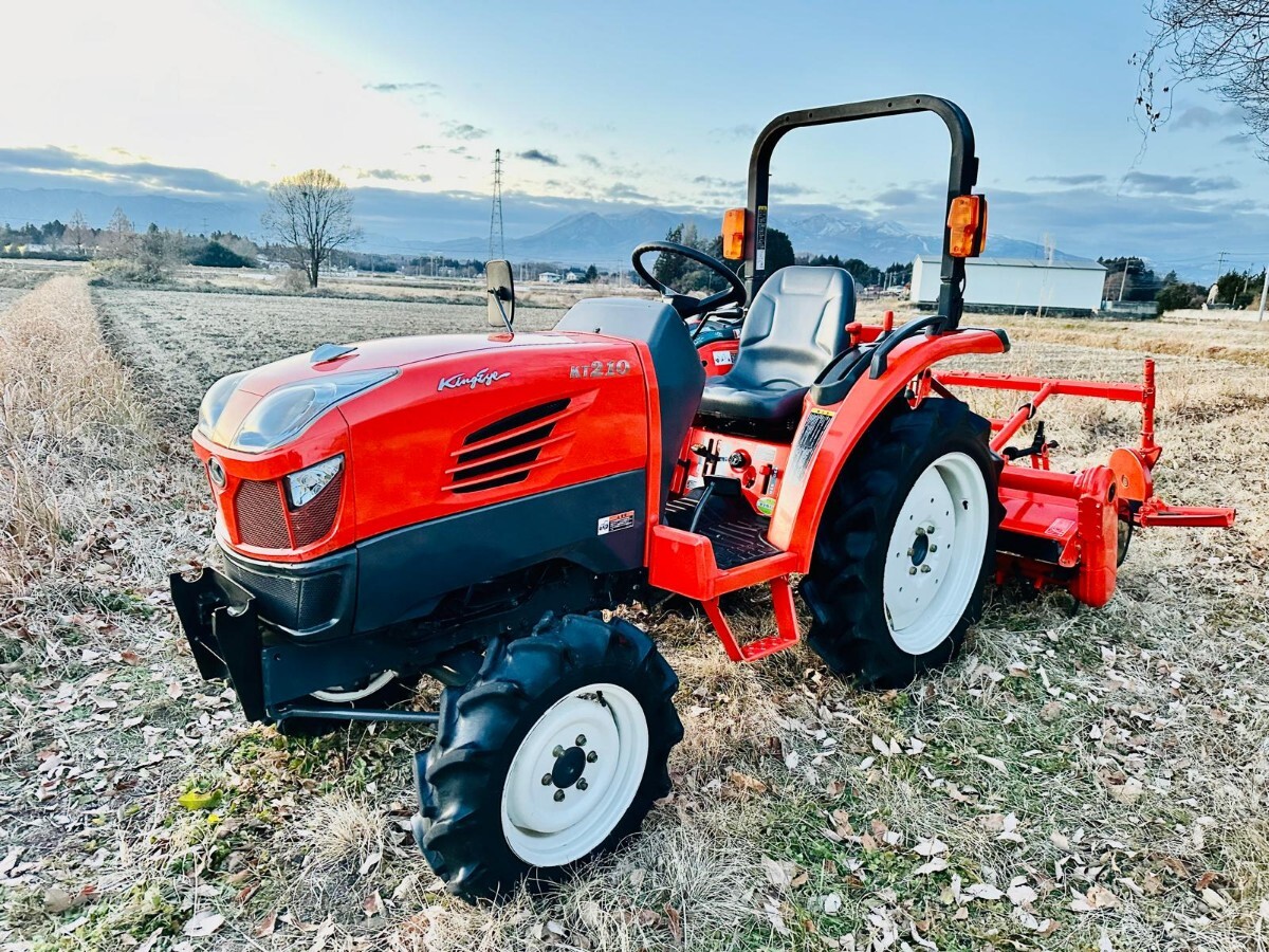 クボタ トラクター KT 210 ☆ 229時間 ☆21馬力 AD倍速 ☆4WD クボタ トラクター KT 210 ☆ 229時間 ☆21馬力 AD倍速 ☆4WD