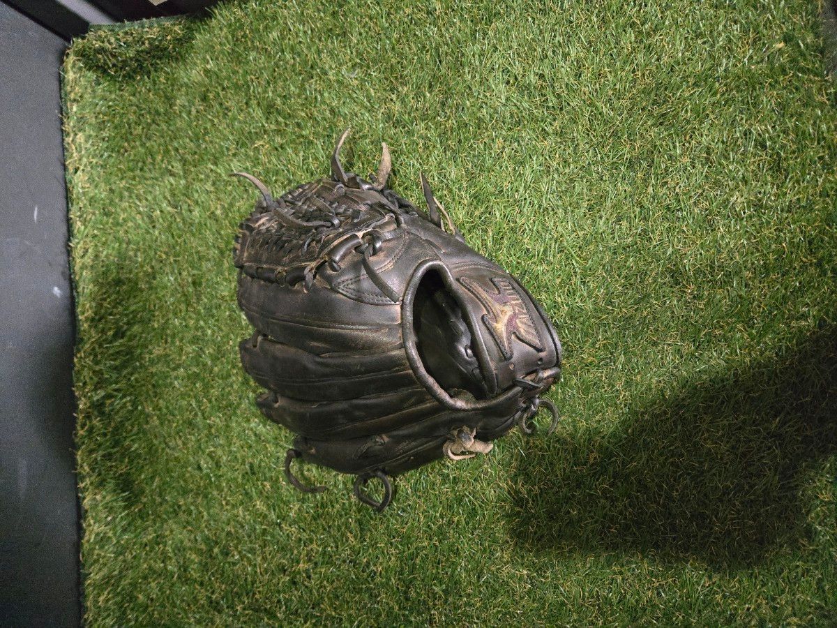 ミズノプロ硬式内野用グローブ