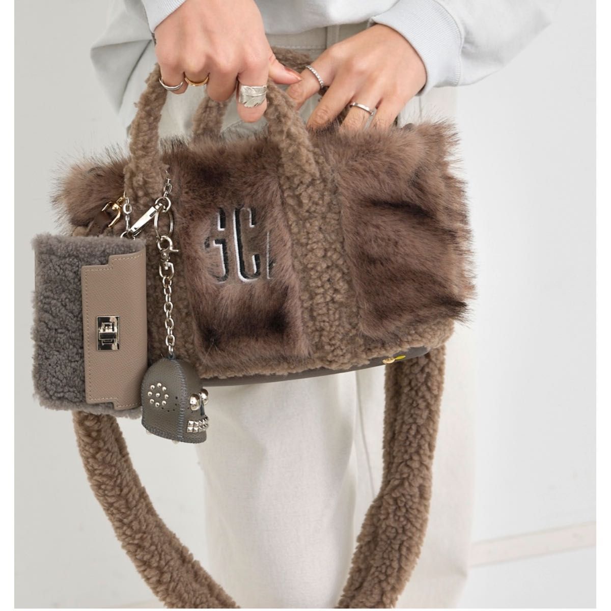 GOOD GRIEF!/グッド グリーフ】 GCA EMB. FAUX FUR TOTE BAG GOOD GRIEF!/グッド グリーフ】 GCA EMB. FAUX FUR TOTE BAG