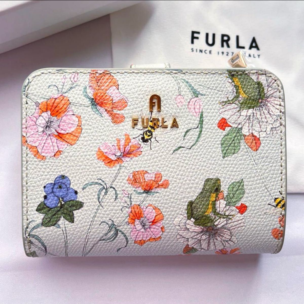 Furla☆二つ折り財布(花柄) 新品・希少】FURLA フルラ カメリア 花柄 二つ折り財布 限定