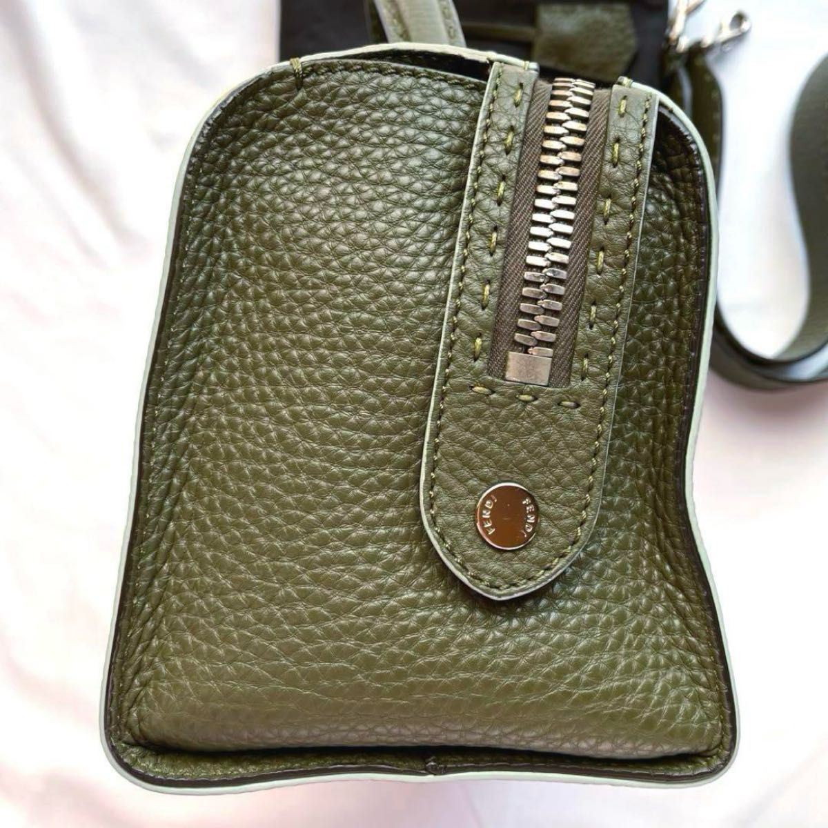 美品】FENDI フェンディ セレリア レイ 2wayショルダーバッグ 美品】FENDI フェンディ セレリア レイ 2wayショルダーバッグ