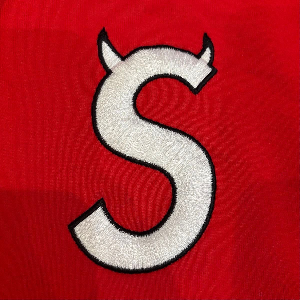半タグ付】Supreme S Logo Hooded Sweatshirt 22AW ツノ デビル 半タグ付】Supreme S Logo Hooded Sweatshirt 22AW ツノ デビル