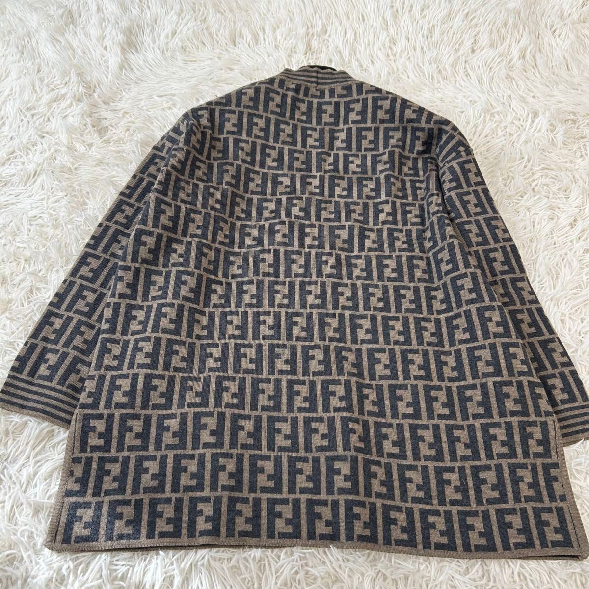 希少 FENDI フェンディ ズッカ柄 カーディガン S 36 総柄 白 黒 希少 FENDI フェンディ ズッカ柄 カーディガン S 36 総柄 白 黒