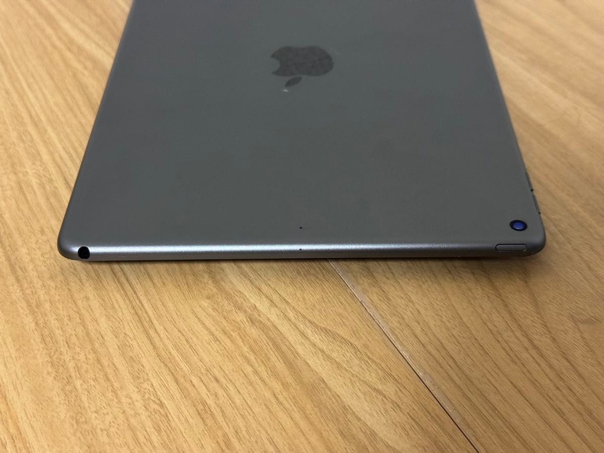 iPad Air 第3世代 Wi-Fi 64GBスペースグレイ A2152 カバー付き iPad Air 第3世代 Wi-Fi 64GBスペースグレイ A2152 カバー付き