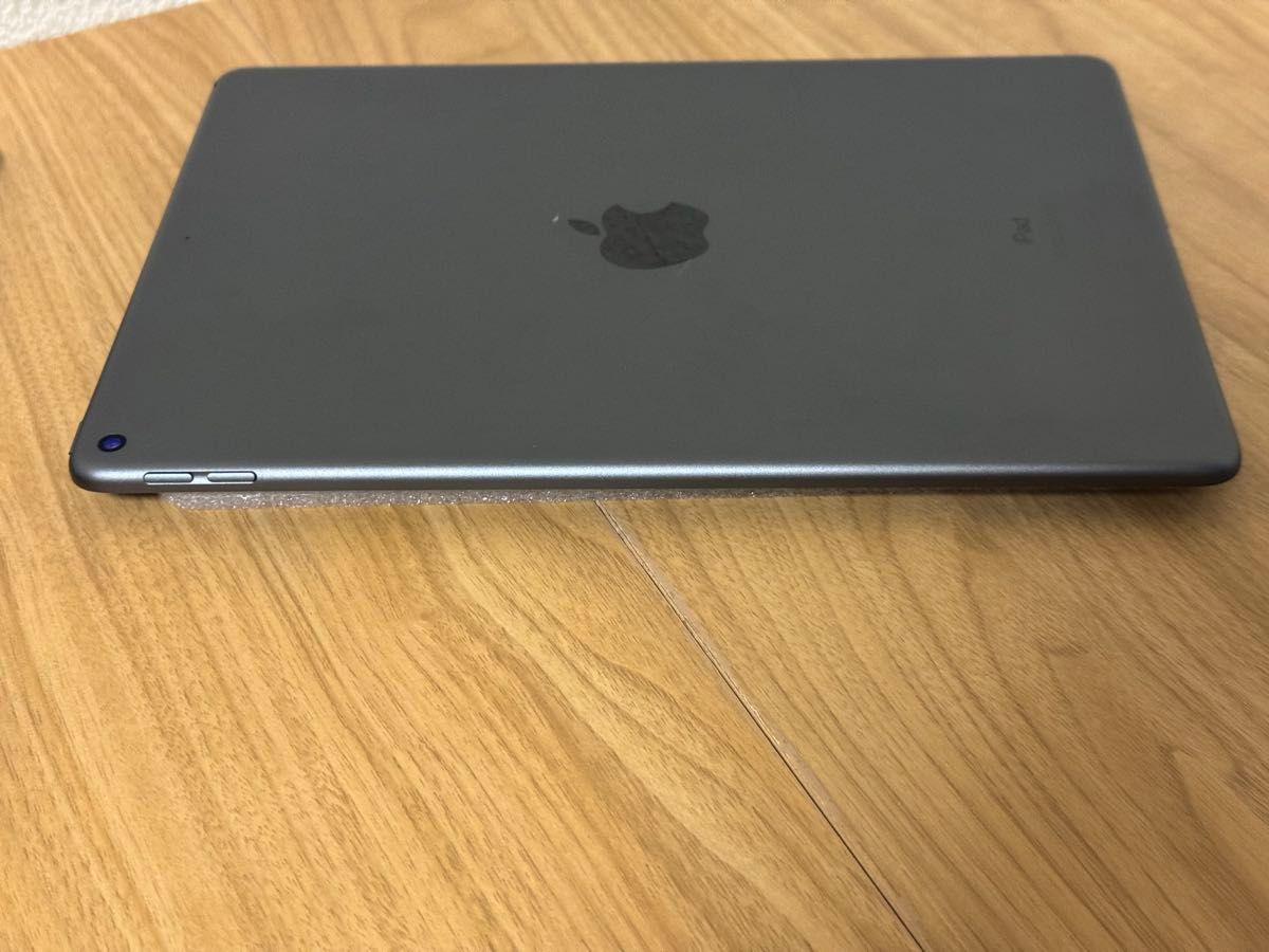 iPad Air 第3世代 Wi-Fi 64GBスペースグレイ A2152 カバー付き iPad Air 第3世代 Wi-Fi 64GBスペースグレイ A2152 カバー付き