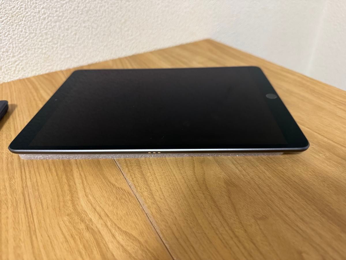 iPad Air 第3世代 Wi-Fi 64GBスペースグレイ A2152 カバー付き iPad Air 第3世代 Wi-Fi 64GBスペースグレイ A2152 カバー付き