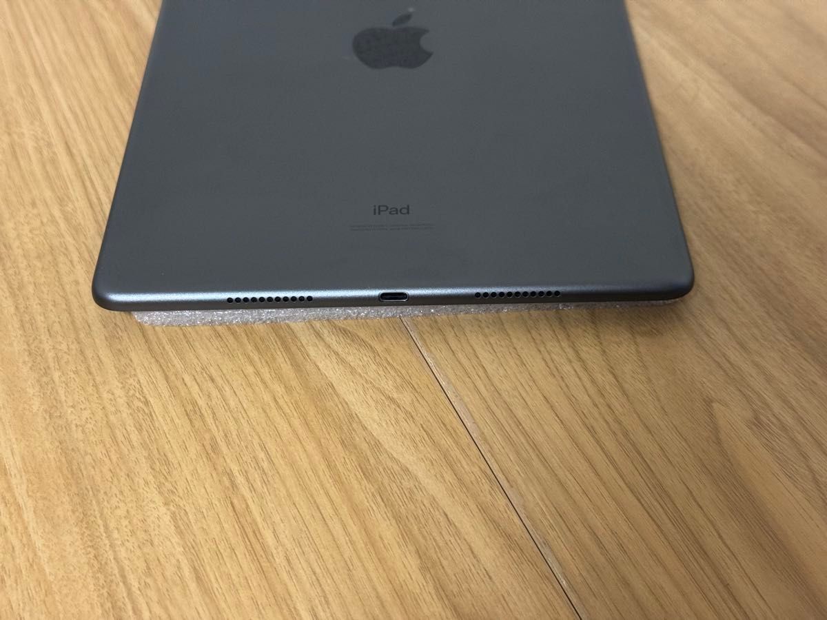 iPad Air 第3世代 Wi-Fi 64GBスペースグレイ A2152 カバー付き iPad Air 第3世代 Wi-Fi 64GBスペースグレイ A2152 カバー付き