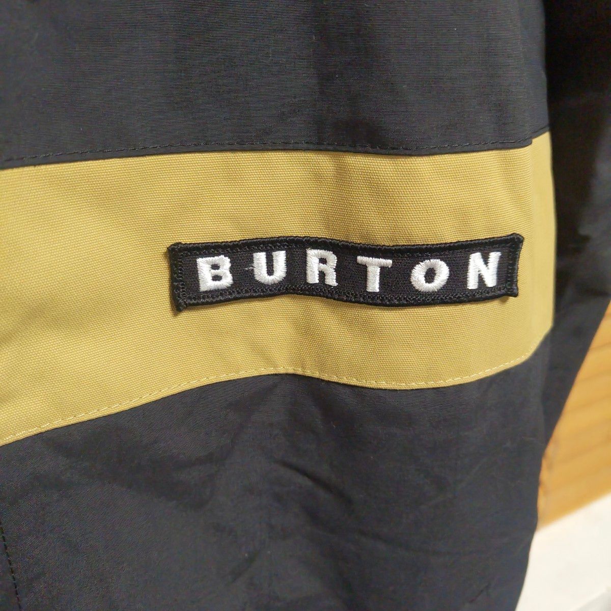 Burton BRTN スノーボードジャケット Mサイズ 黒 / ゴールド