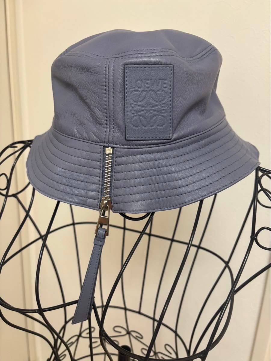 【LOEWE】ロゴ パッチ ジップ フィッシャーマン バケット ハット ロエベ LOEWE フィッシャーマンハット レザー ライトブルー 帽子