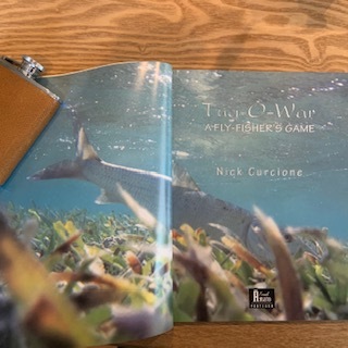 【希少】Tug-O-War: A Fly-Fishers Game Hardcover 1 Jan 2002【値下】_画像4