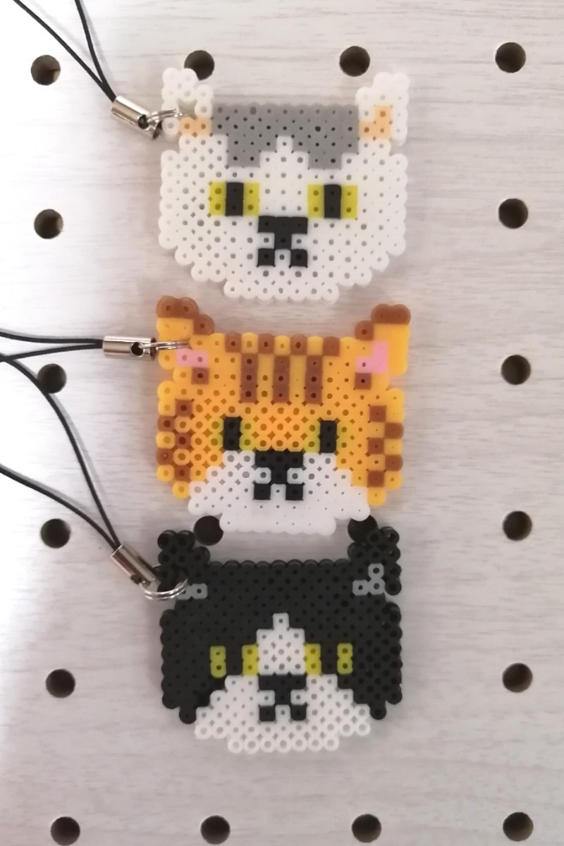 Paypayフリマ ミニアイロンビーズ 猫3種 ストラップ金具付 Paypayフリマ ミニアイロンビーズ 猫3種 ストラップ金具付