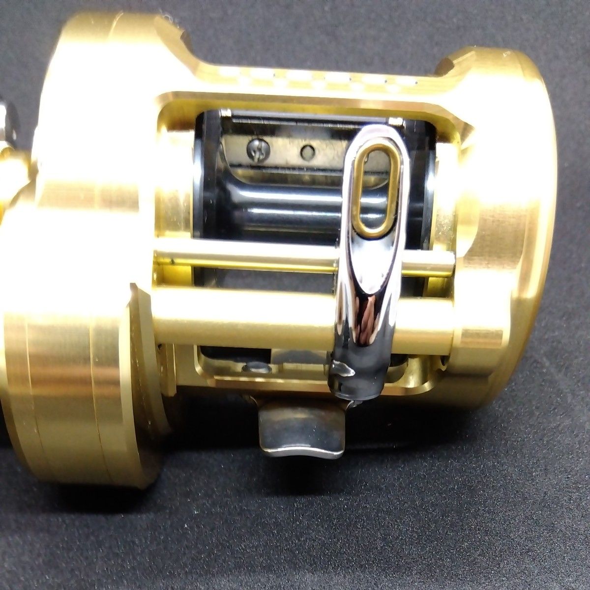 シマノ 23カルカッタコンクエストMD 400XGLH 右ハンドル ベイト シマノ 23カルカッタコンクエストMD 400XGLH 右ハンドル ベイト