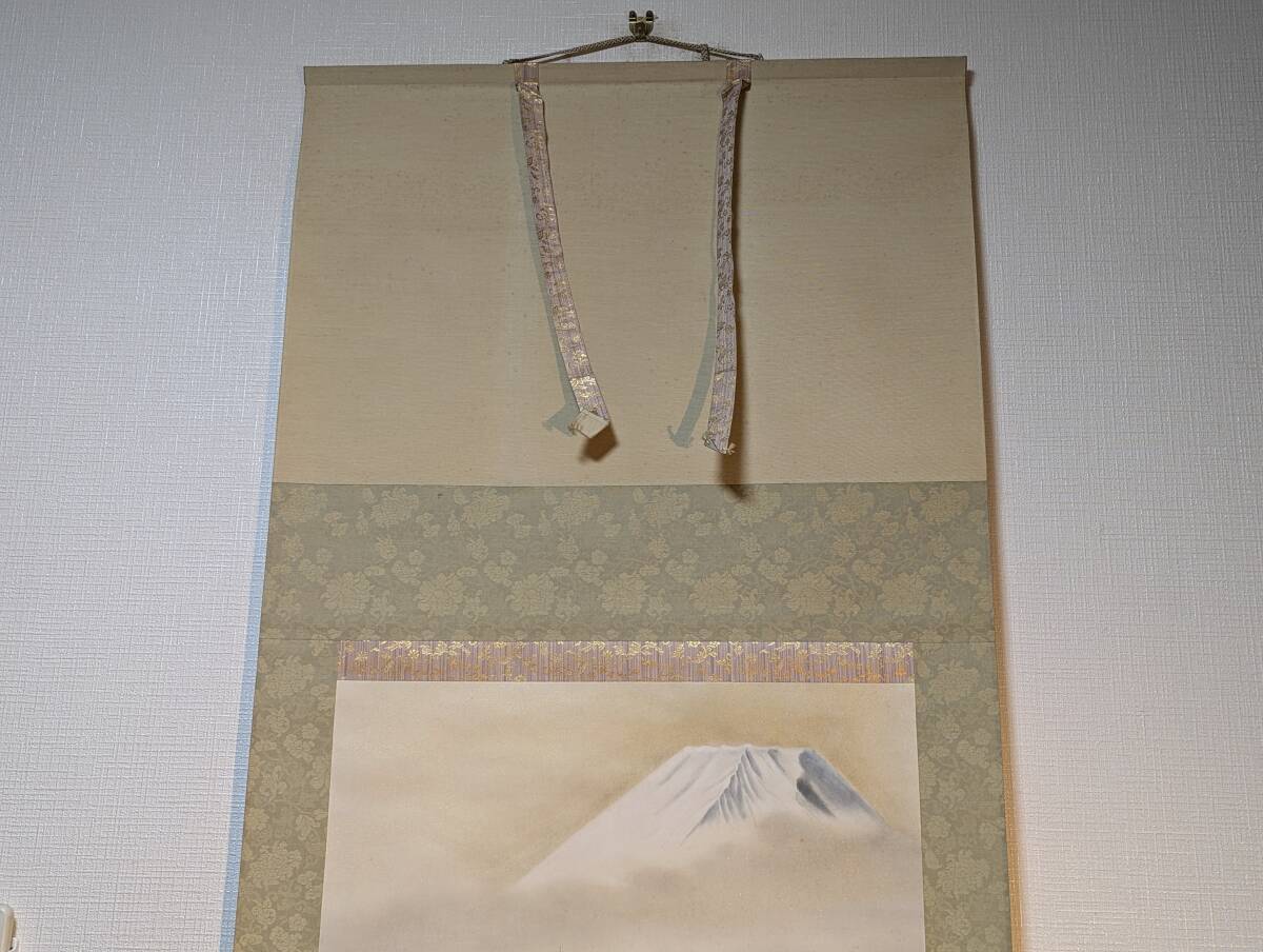 【真作】掛軸 小野翠香 富士 静寂の美を描く名作 日本画の逸品 共箱入 Q121 Yahoo!オークション - 【真作】掛軸 小野翠香 富士 静寂の美を