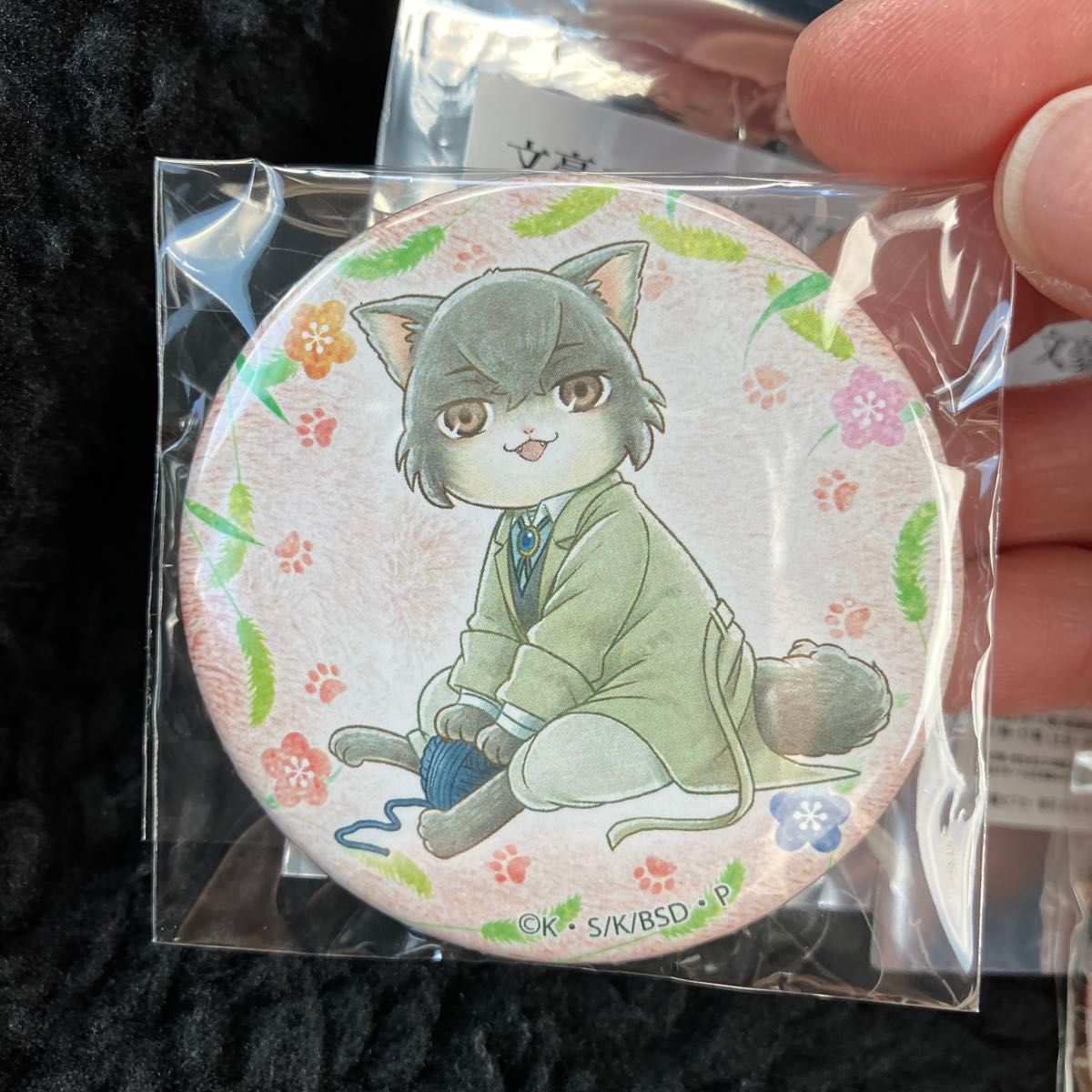 文豪ストレイドッグス おみくじ箱 缶バッジ2個セット太宰治 文豪ストレイドッグス おみくじ箱 缶バッジ2個セット太宰治