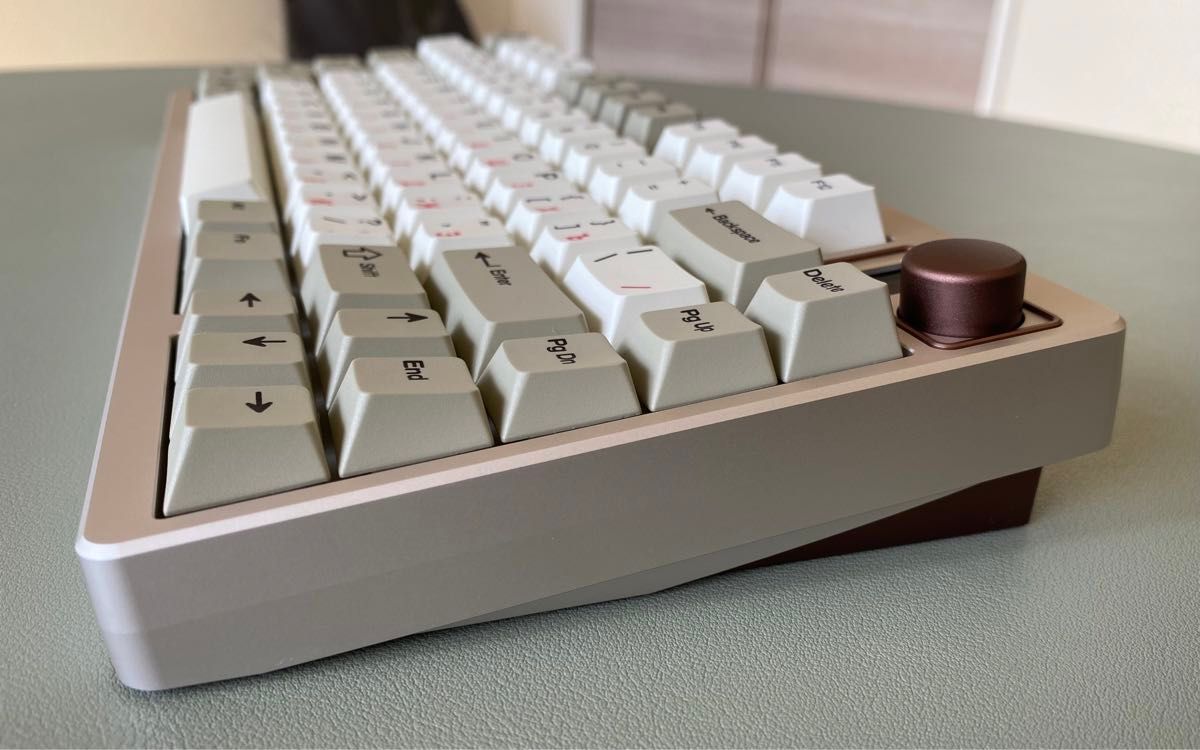 自作キーボード完成品 QWERTYKEYS QK75N コーヒー アイスクリム 自作キーボード完成品 QWERTYKEYS QK75N コーヒー アイスクリム