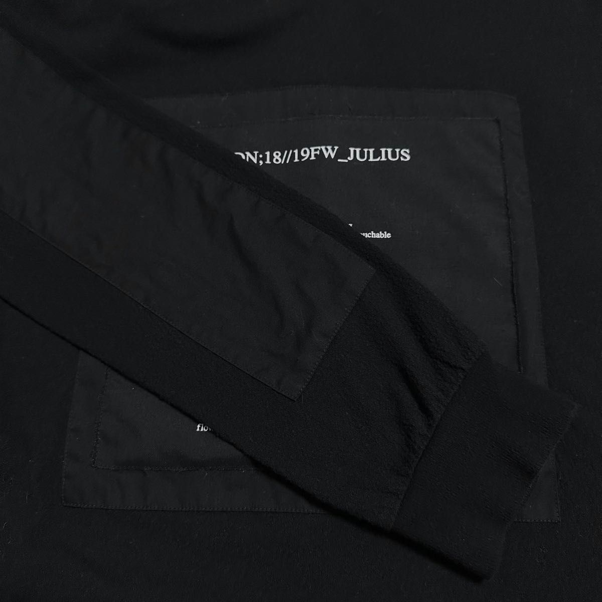 JULIUS パッチロングスリーブTシャツ カットソー ブラック JULIUS パッチロングスリーブTシャツ カットソー ブラック