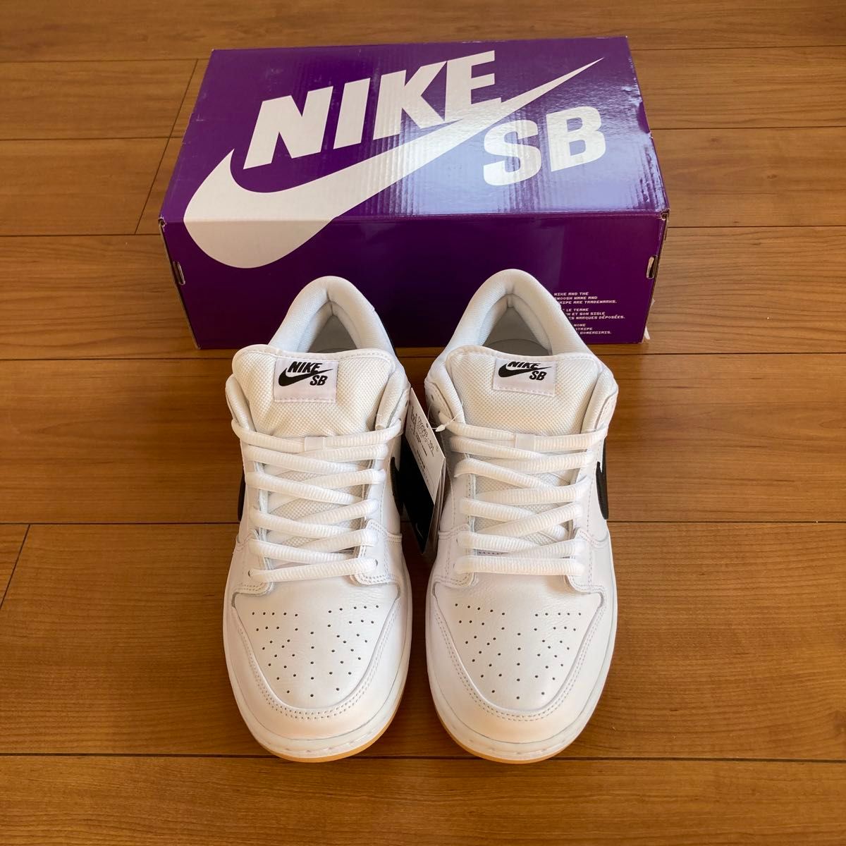 NIKE Dunk SB Low Pro ブラック ホワイト ガムソール 新品 NIKE Dunk SB Low Pro ブラック ホワイト ガムソール 新品