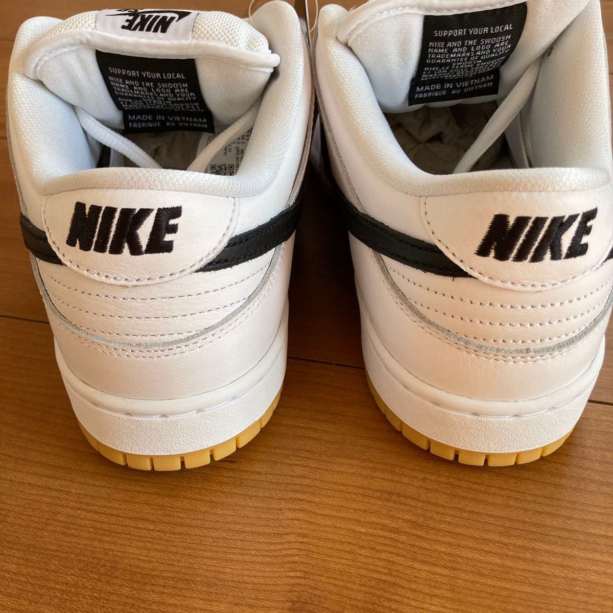 NIKE Dunk SB Low Pro ブラック ホワイト ガムソール 新品 NIKE Dunk SB Low Pro ブラック ホワイト ガムソール 新品