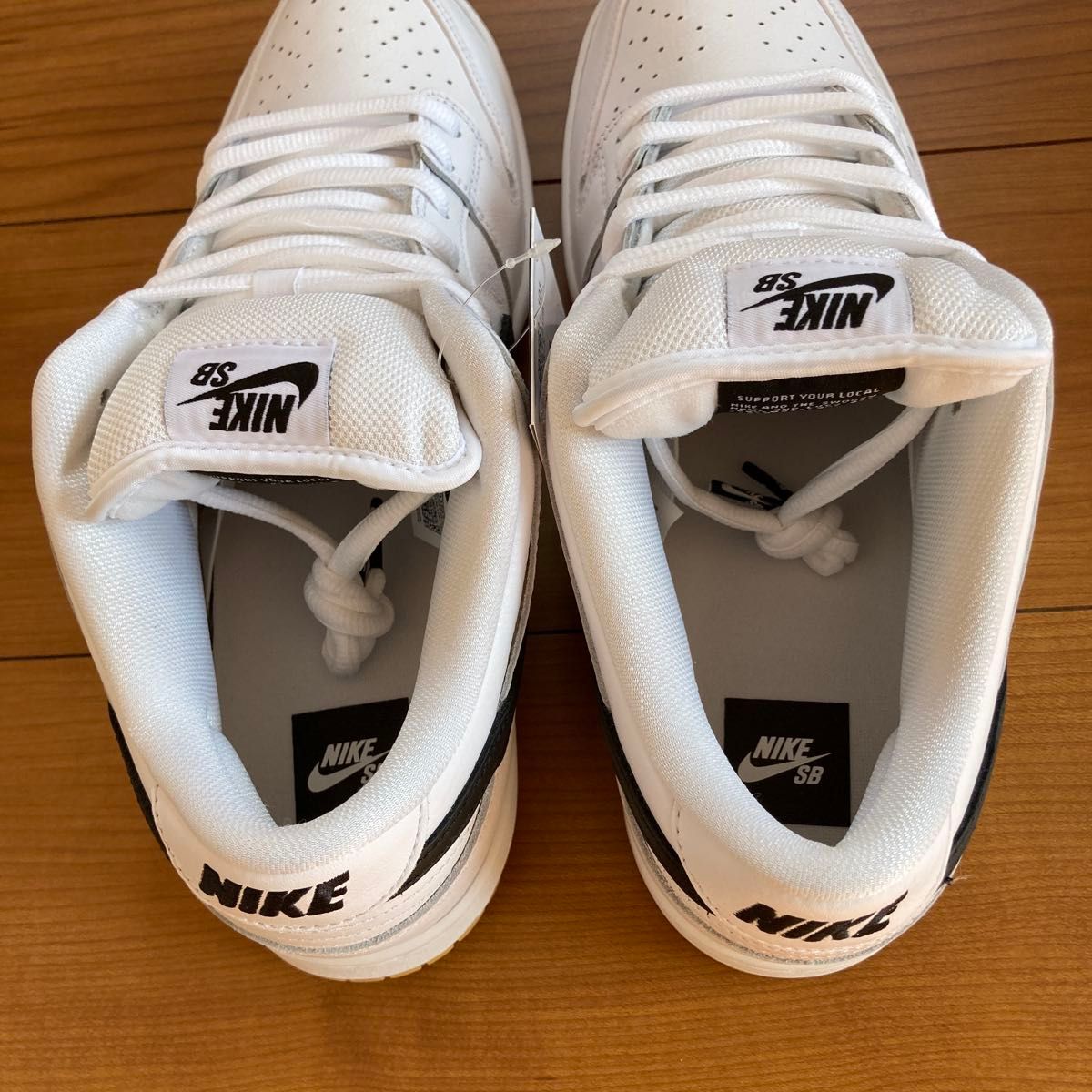 NIKE Dunk SB Low Pro ブラック ホワイト ガムソール 新品 NIKE Dunk SB Low Pro ブラック ホワイト ガムソール 新品